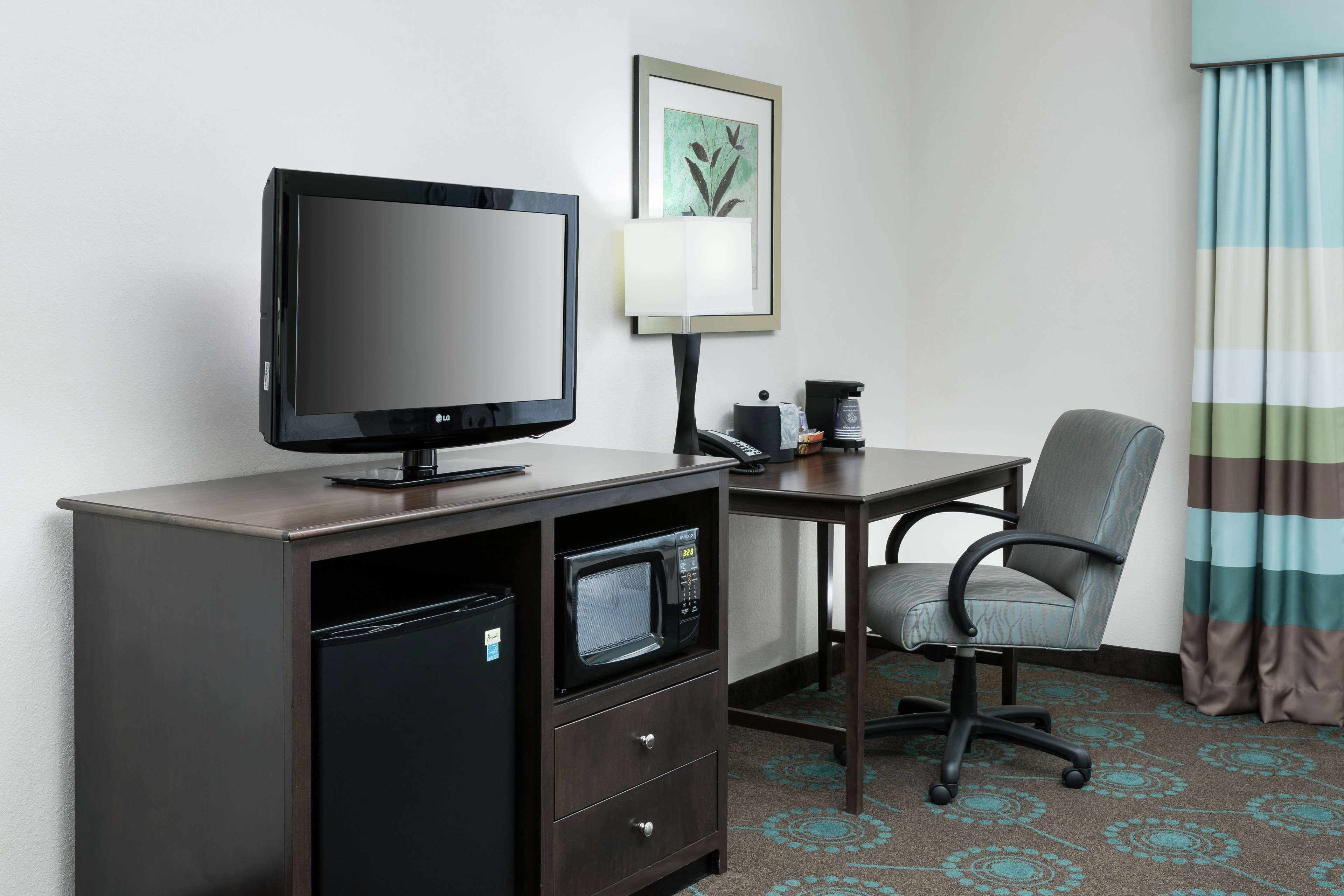 Hampton & Research Park Area Hotel 3*