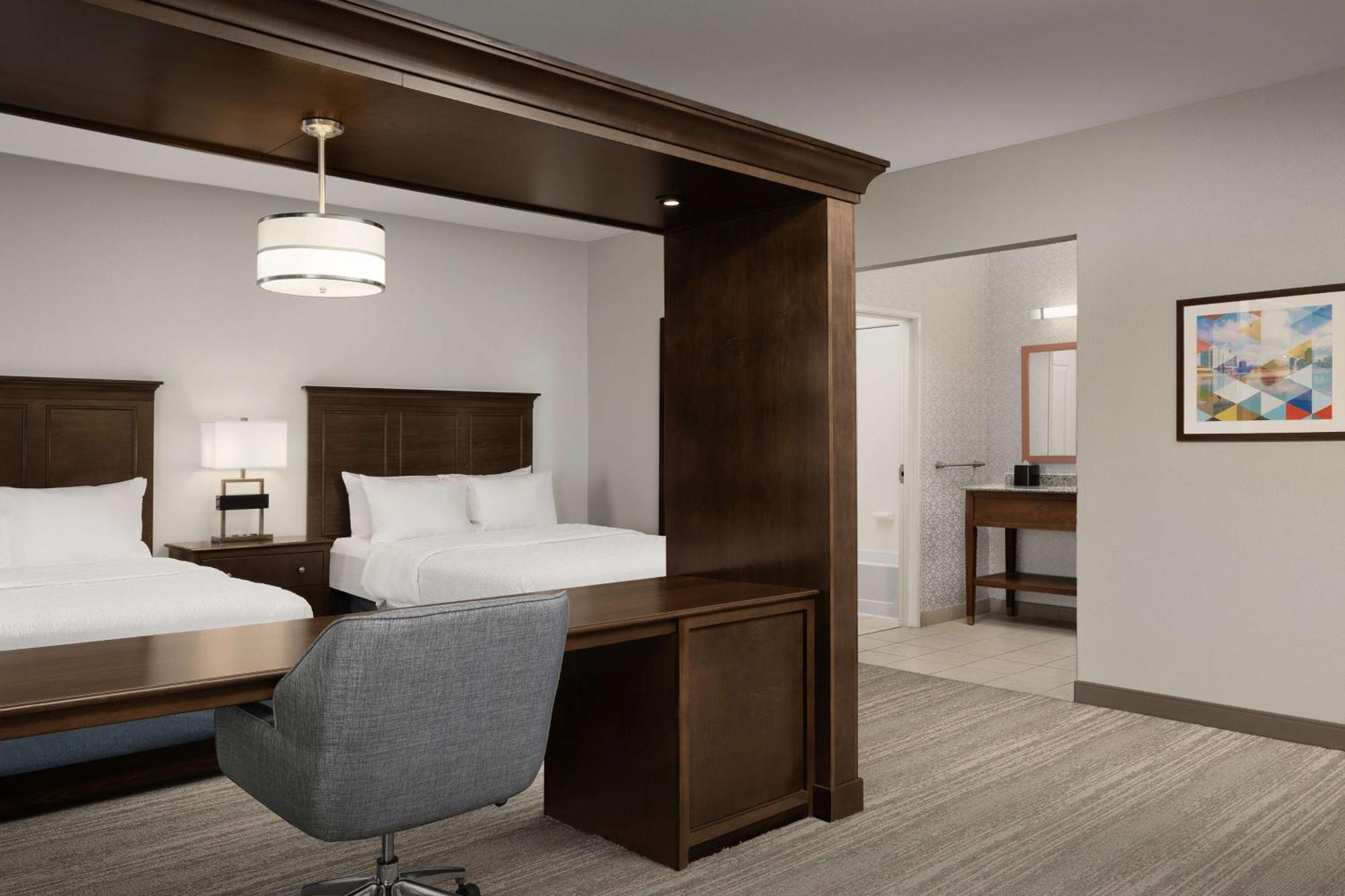 Hampton & Research Park Area Hotel 3*