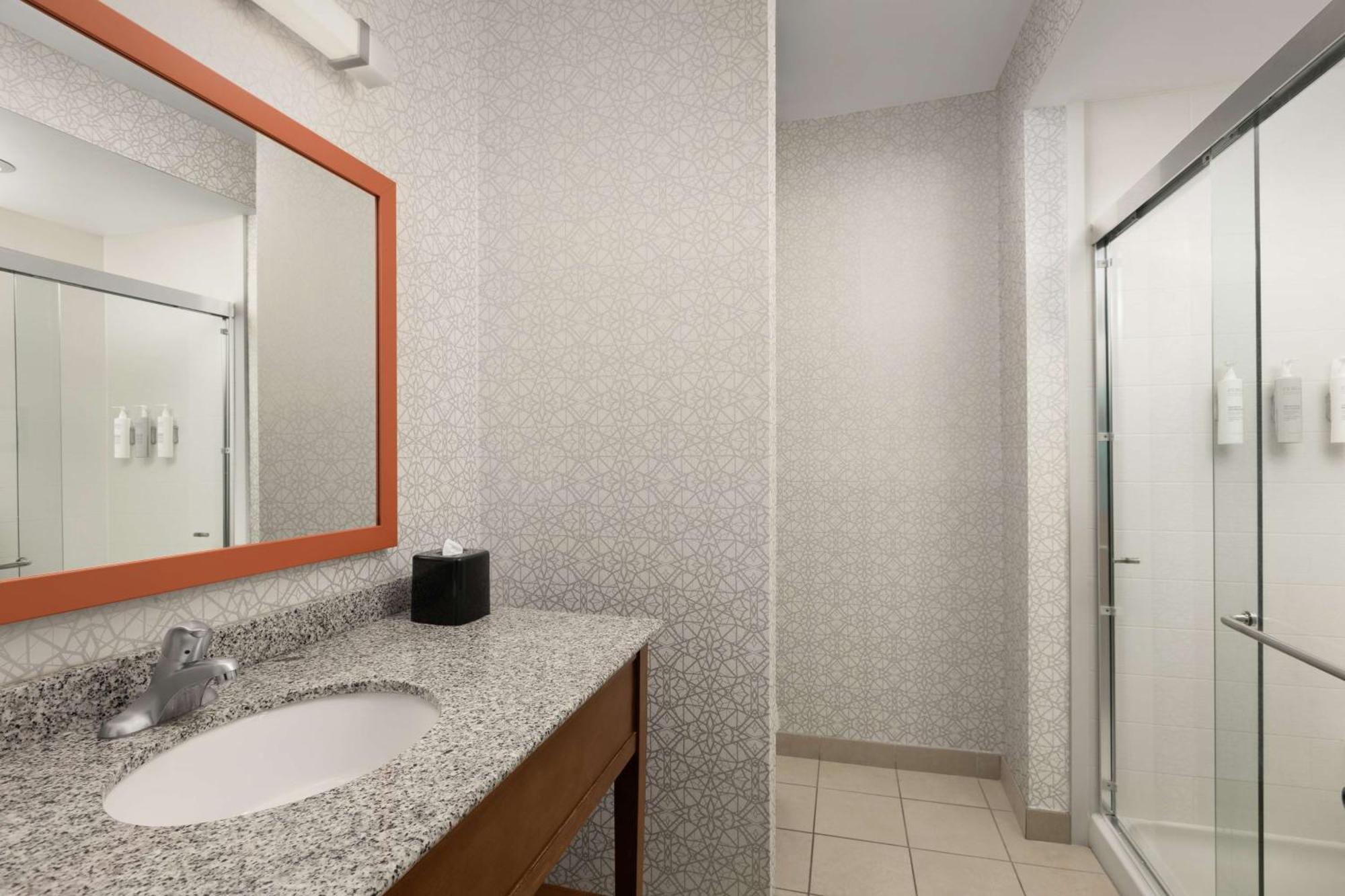Hotel Hampton & Research Park Area