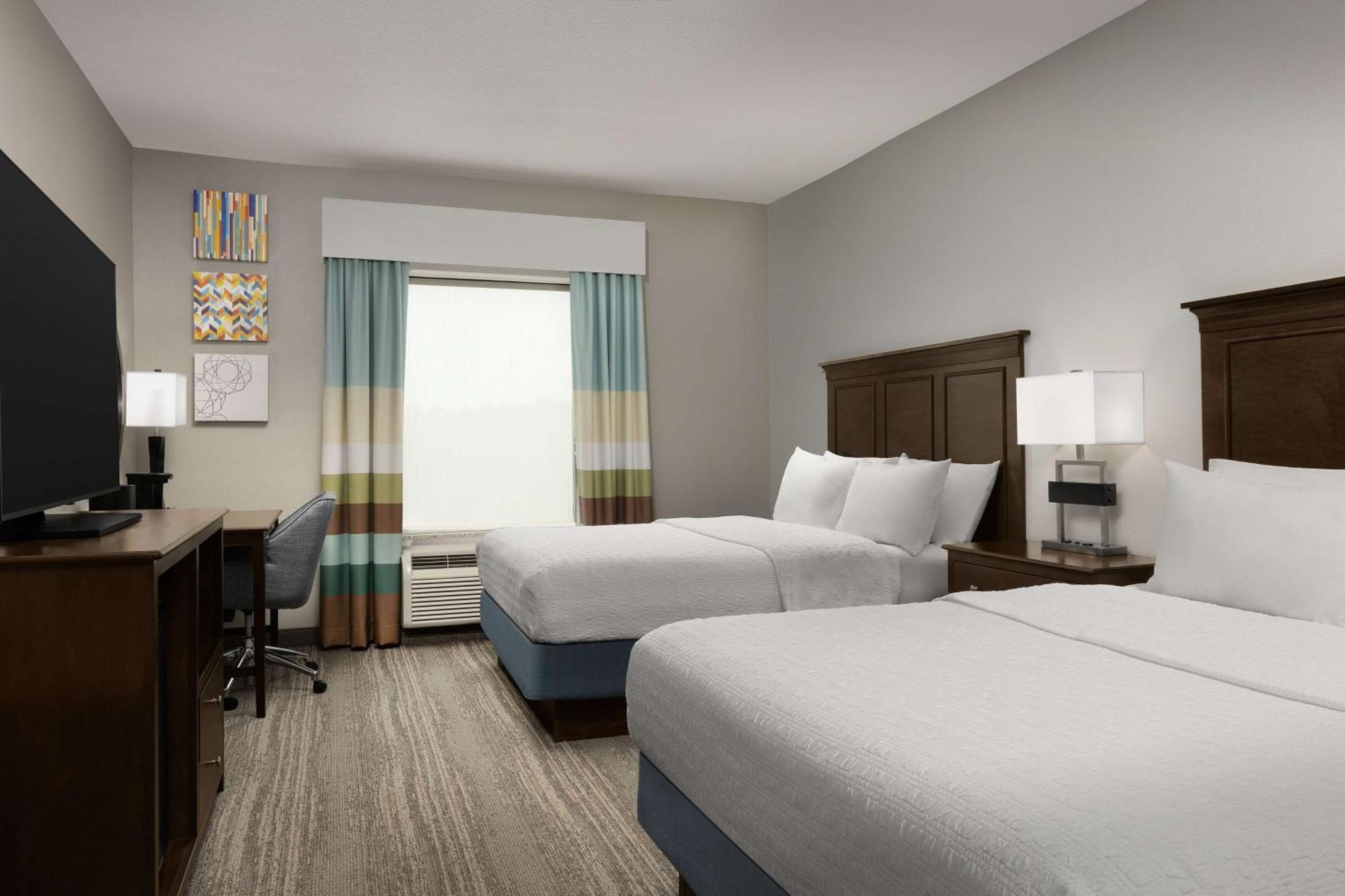 Hampton & Research Park Area Hotel 3*